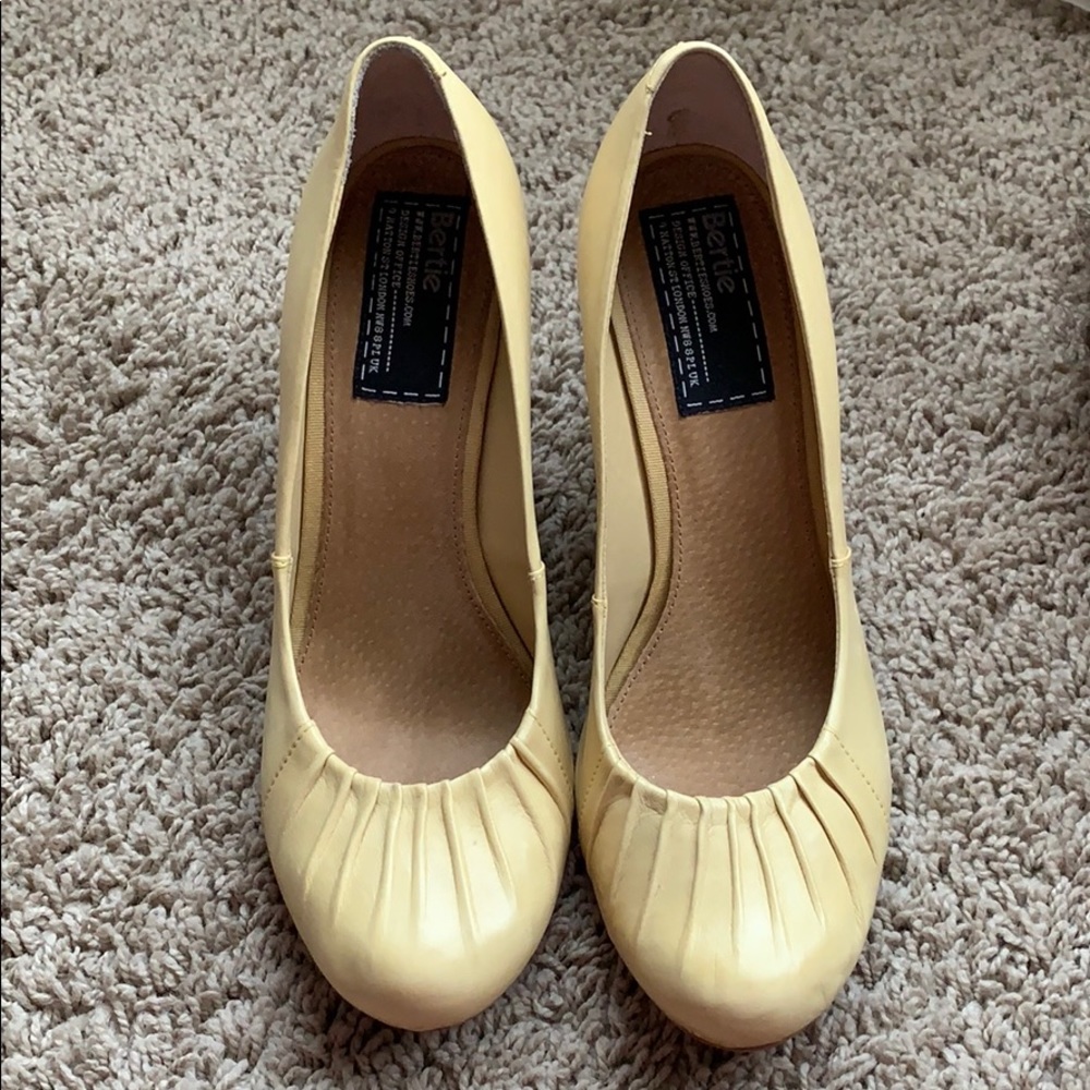 Comfy high heels shoes